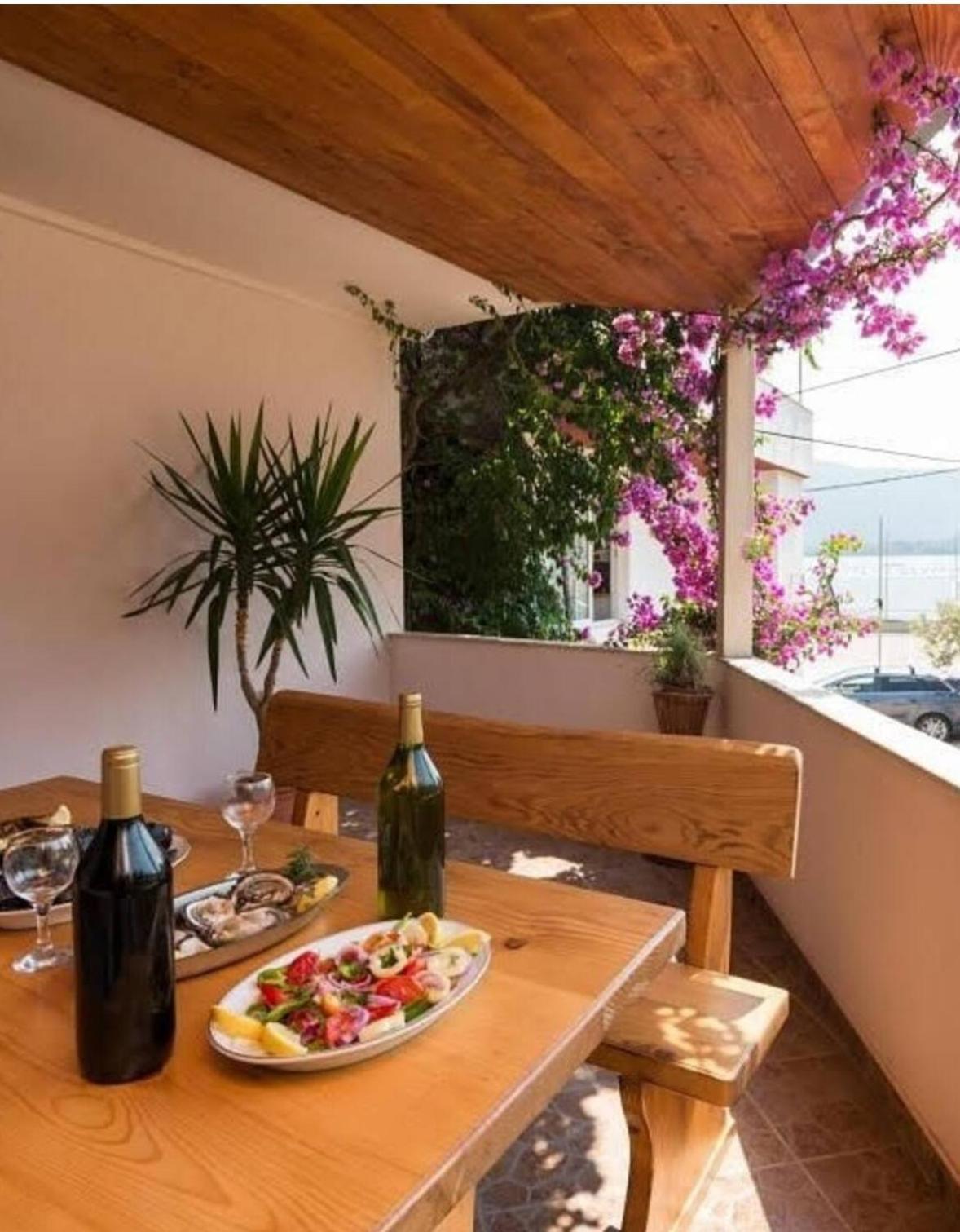 Bougainvillea--Apartment By The Sea Ston Buitenkant foto
